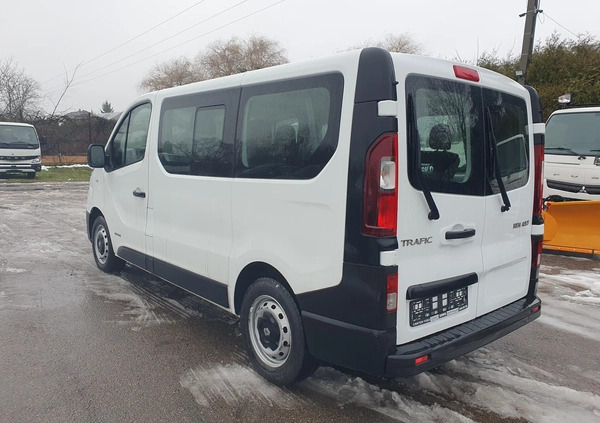 Renault Trafic cena 81180 przebieg: 124395, rok produkcji 2017 z Ozimek małe 92